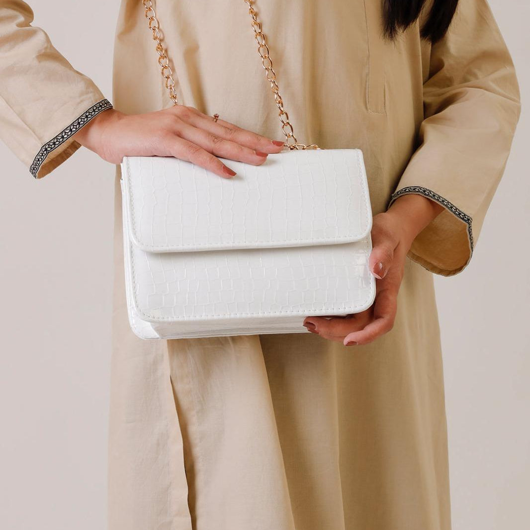Woman's white pu leather crossboby bag